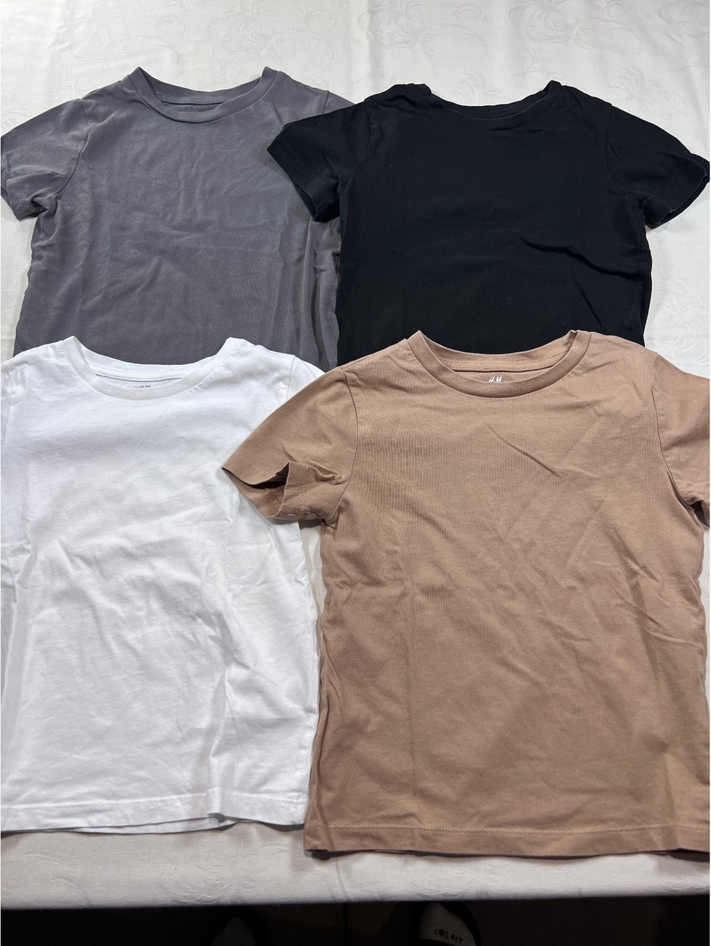 H&M Lot of 4 Boys T-Shirts Size 5/6T White Gray Tan Black